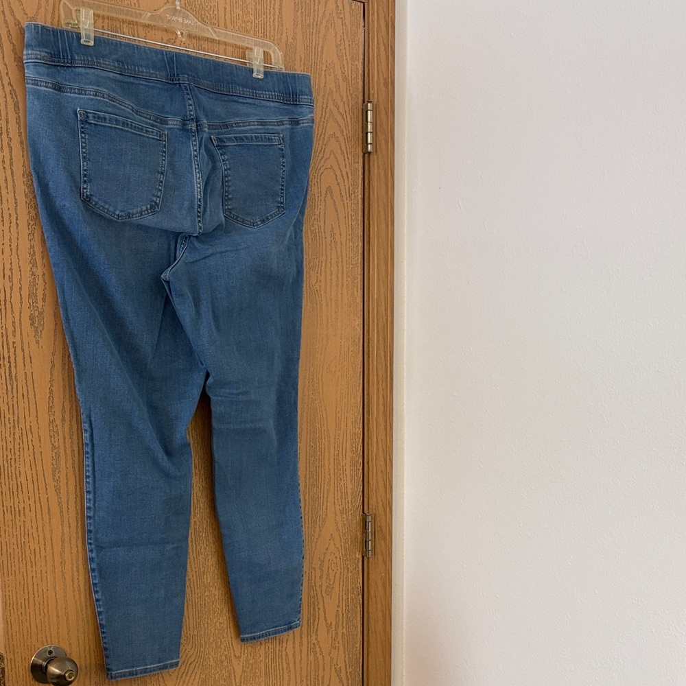 Classic Denim Skinny Jeans for Women - Picture 4 of 5